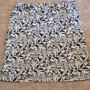 Elegant Black and White Leaf Print Skirt
